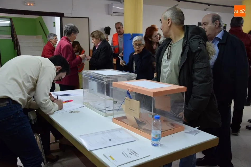 Foto 11 - M&aacute;s de 300.000 salmantinos est&aacute;n llamados a votar este domingo en las elecciones generales m&aacute;s...
