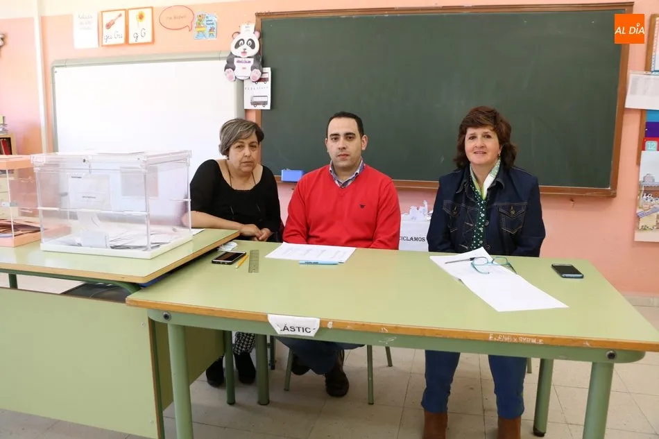 Foto 6 - Normalidad en el desarrollo de la jornada electoral en el Partido Judicial de Vitigudino