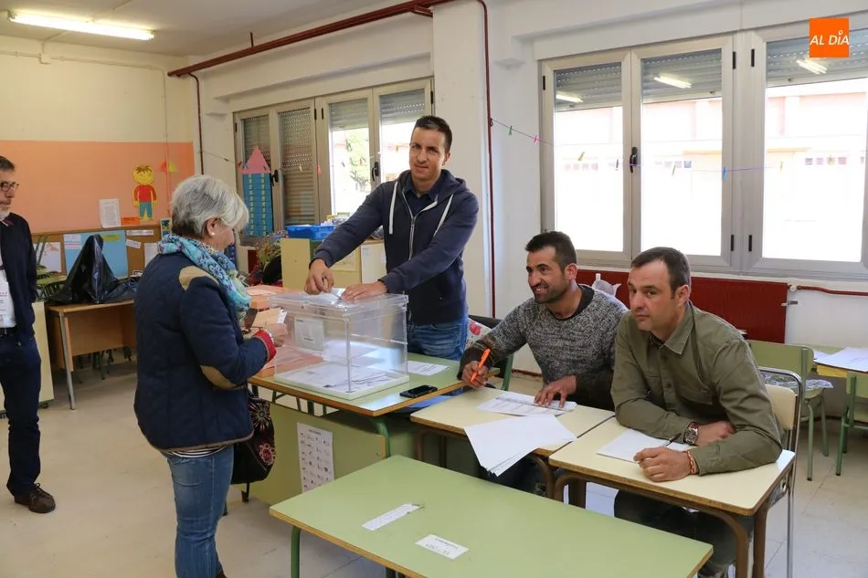 Foto 5 - Normalidad en el desarrollo de la jornada electoral en el Partido Judicial de Vitigudino