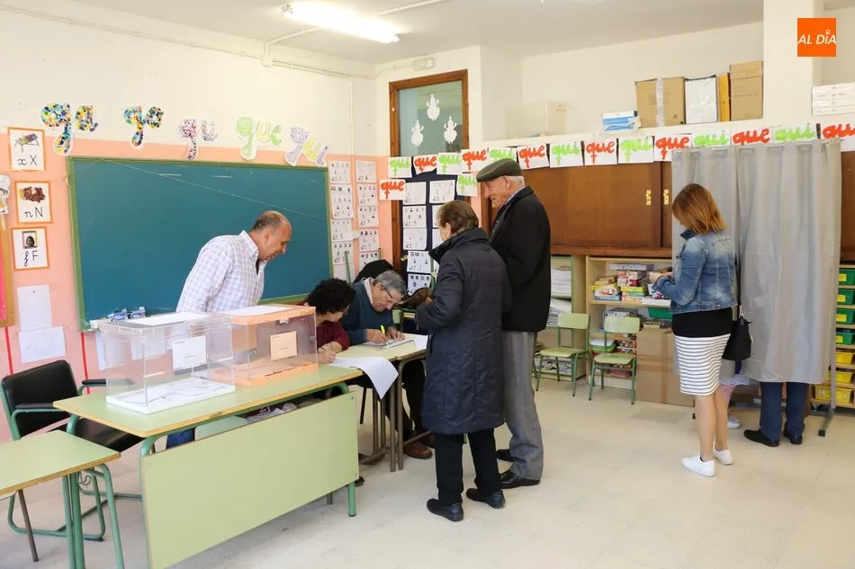 Foto 4 - Normalidad en el desarrollo de la jornada electoral en el Partido Judicial de Vitigudino