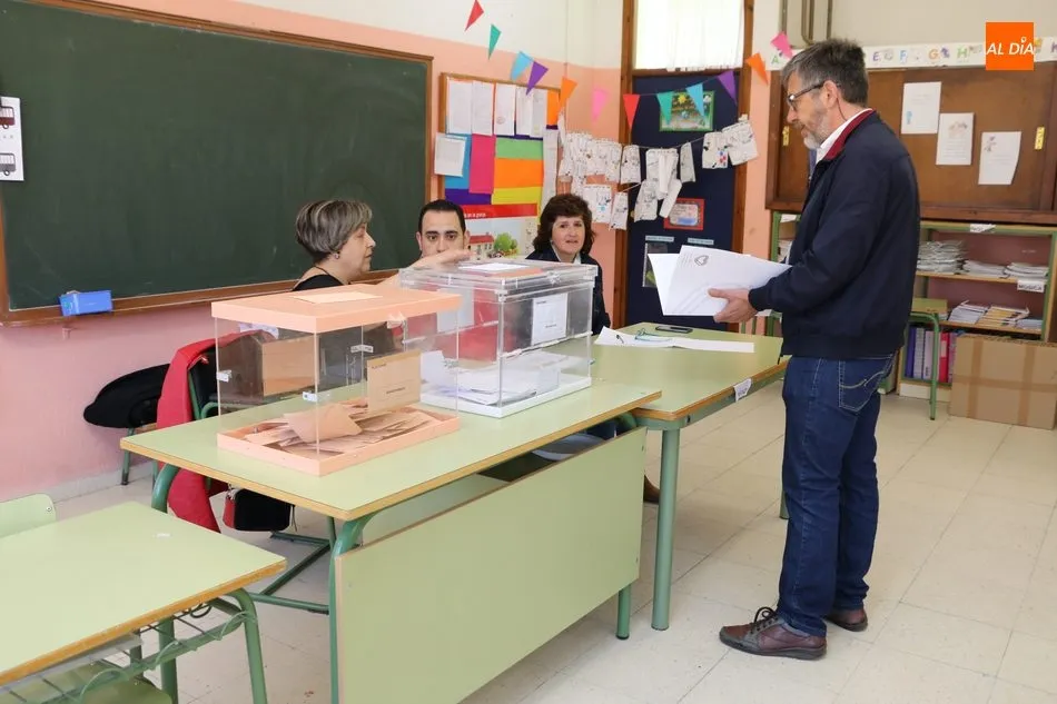 Foto 2 - Normalidad en el desarrollo de la jornada electoral en el Partido Judicial de Vitigudino