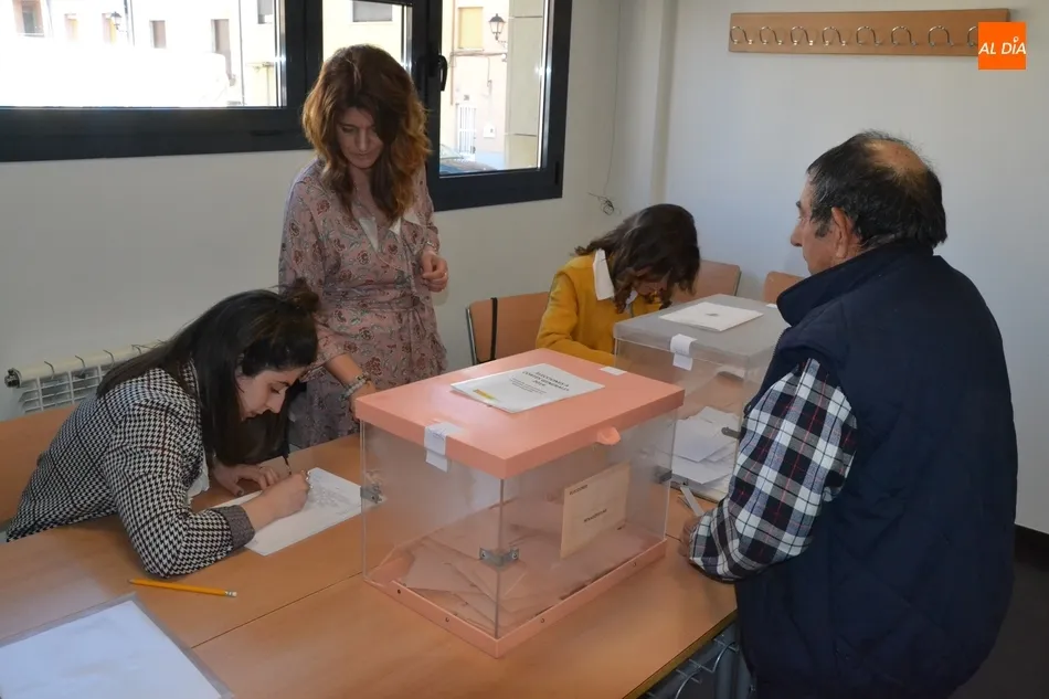 Las Elecciones traen de Dublín a una joven mirobrigense para formar parte de una mesa  