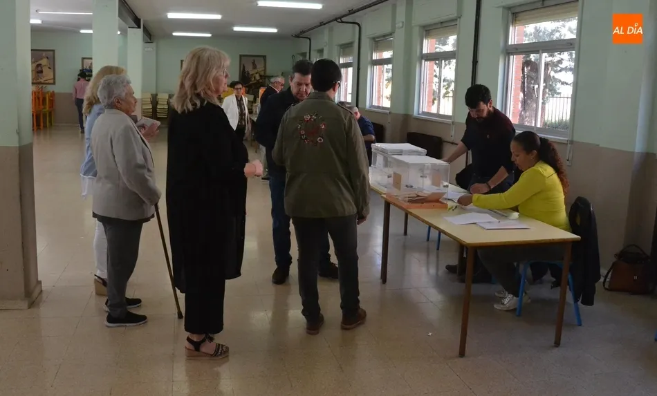 Foto 2 - Notable aumento de la participaci&oacute;n en Ciudad Rodrigo en las primeras horas de votaci&oacute;n  