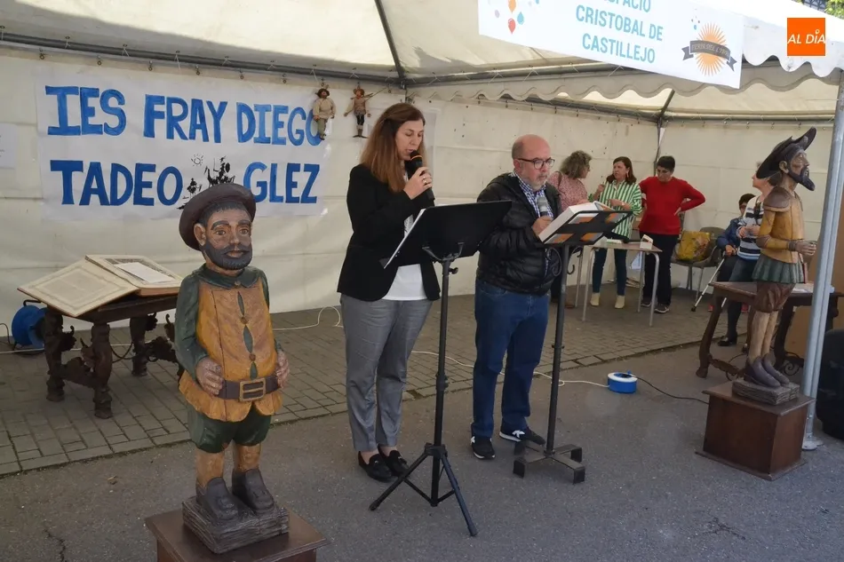 Cerca de 100 personas participan en la Feria del Libro en la lectura pública del Quijote  
