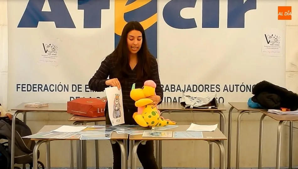 Foto 10 - Cerca de 100 personas participan en la Feria del Libro en la lectura p&uacute;blica del Quijote  