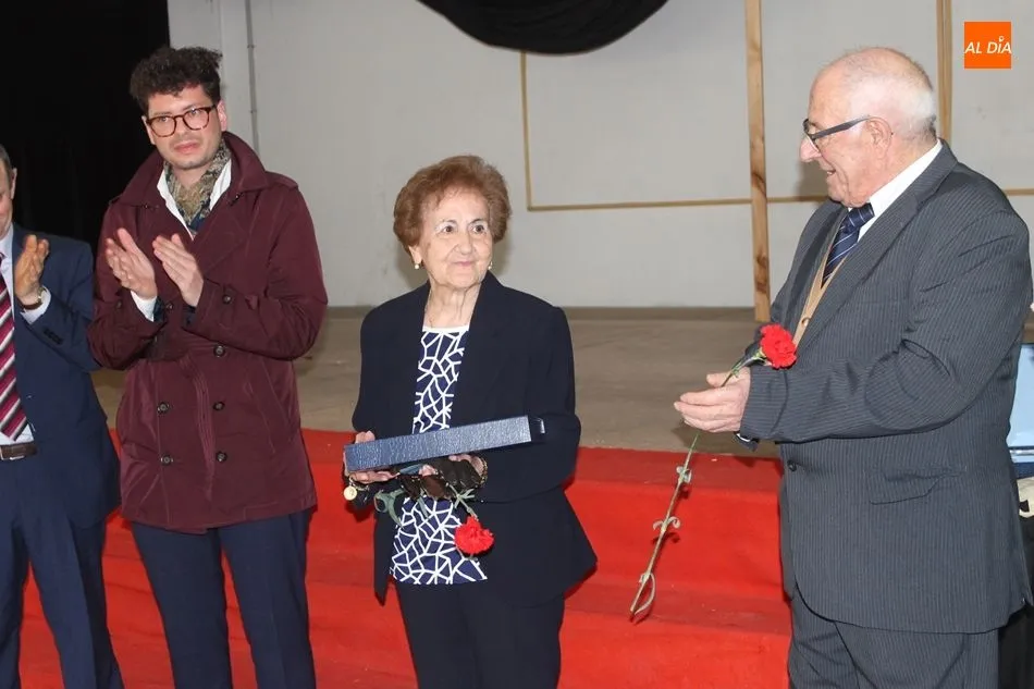 Foto 3 - Jornada festiva con el homenaje a los mayores en Vega de Tirados