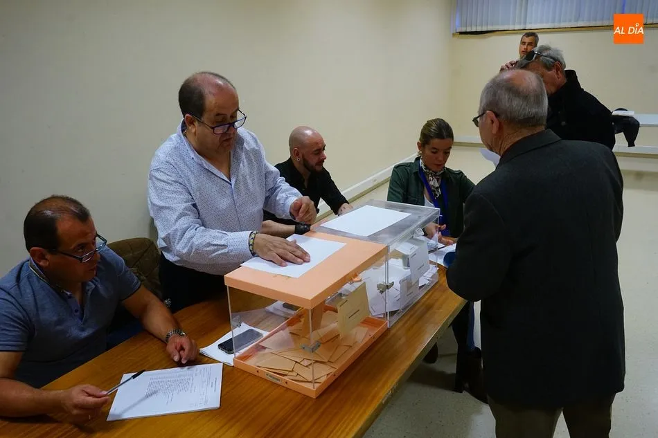 Foto 11 - Casi un 40 % de los votantes guijuelenses han pasado por las urnas