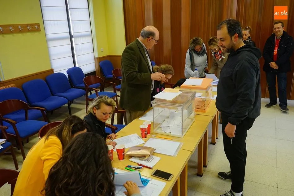 Foto 9 - Casi un 40 % de los votantes guijuelenses han pasado por las urnas