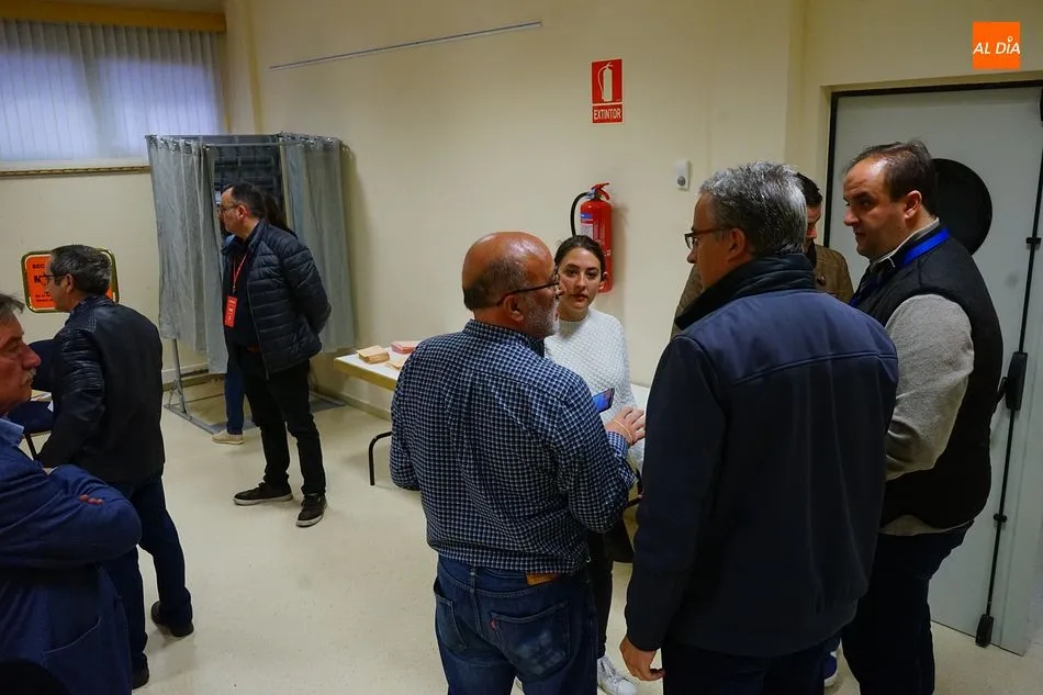 Foto 5 - Casi un 40 % de los votantes guijuelenses han pasado por las urnas