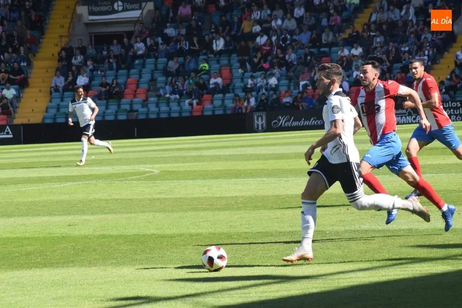 Foto 11 - El Salamanca UDS coge la v&iacute;a de la salvaci&oacute;n con una heroica remontada al Navalcarnero (3-2)