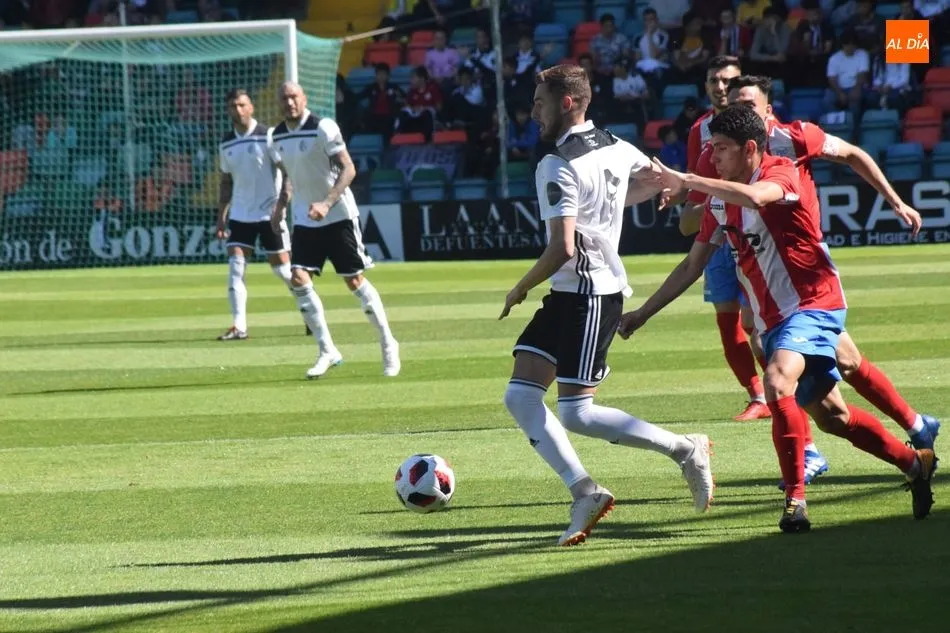 Foto 10 - El Salamanca UDS coge la v&iacute;a de la salvaci&oacute;n con una heroica remontada al Navalcarnero (3-2)