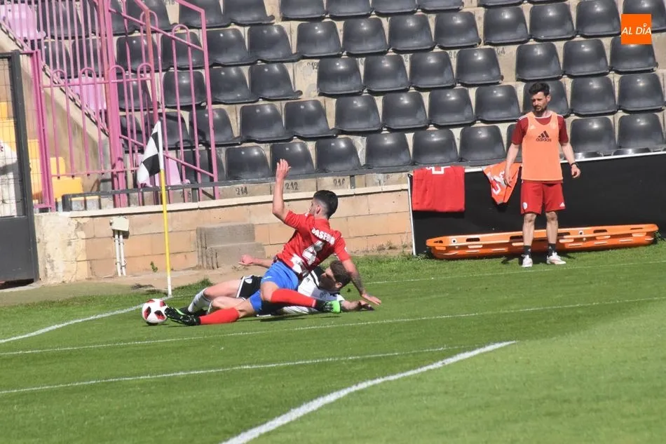 Foto 8 - El Salamanca UDS coge la v&iacute;a de la salvaci&oacute;n con una heroica remontada al Navalcarnero (3-2)