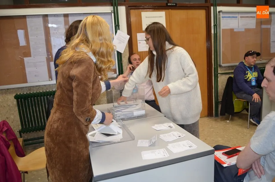 Foto 4 - El Partido Socialista se convierte en la fuerza m&aacute;s votada en B&eacute;jar seguida a poca distancia del...