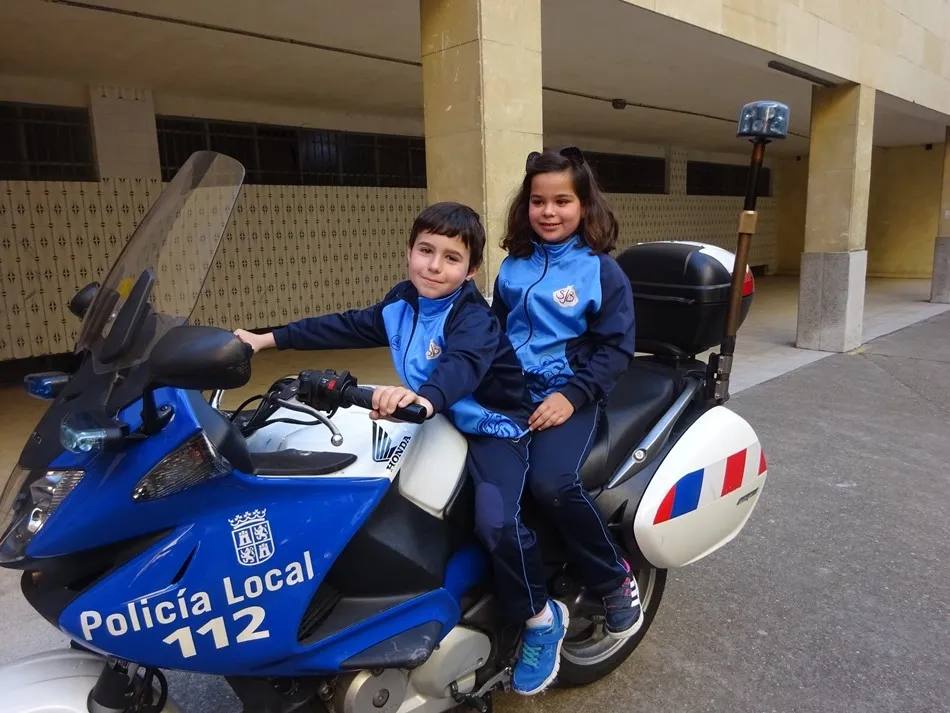 Foto 7 - La Polic&iacute;a Local explica su trabajo a los escolares del colegio San Juan Bosco