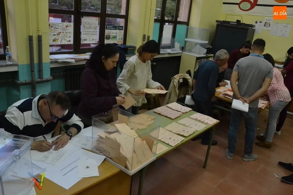 Los tres candidatos a senadores por el PP fueron los más apoyados pero con otro brusco descenso  
