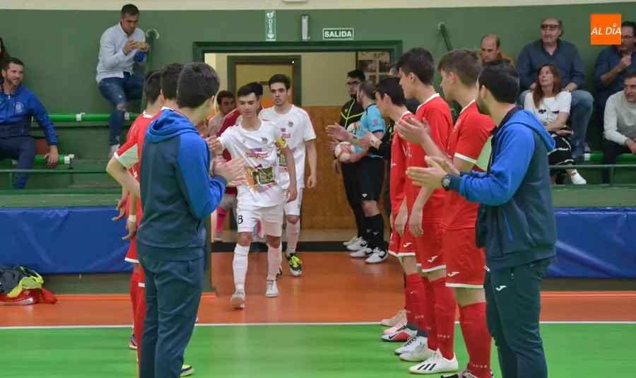 El 3º Día | 29 Abril | El III Juvenil hace el pasillo de campeón al Segovia Futsal  