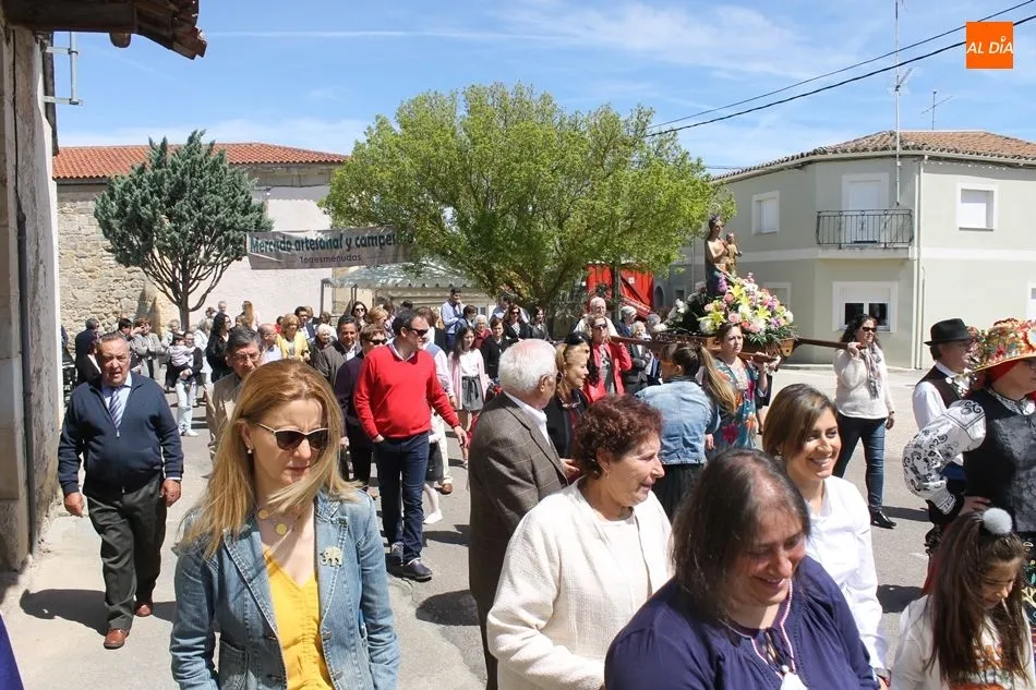 Foto 7 - Bailes y misa castellana en honor a la Virgen de la Paz en Torresmenudas