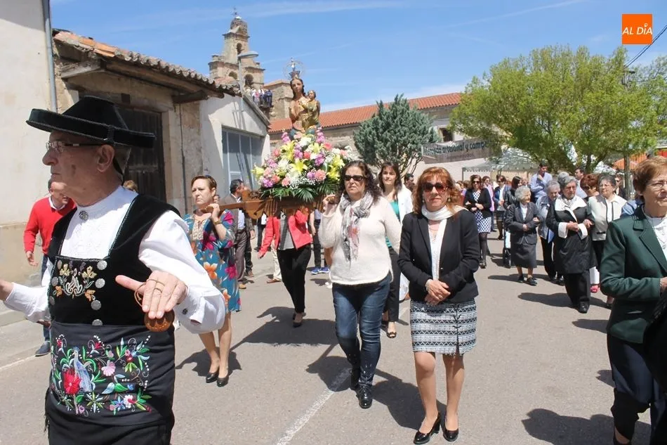Foto 11 - Bailes y misa castellana en honor a la Virgen de la Paz en Torresmenudas
