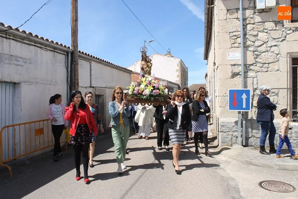 Foto 9 - Bailes y misa castellana en honor a la Virgen de la Paz en Torresmenudas