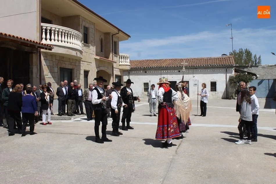 Foto 4 - Bailes y misa castellana en honor a la Virgen de la Paz en Torresmenudas