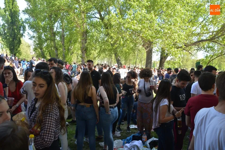 Foto 7 - El buen tiempo lanza a los salmantinos a disfrutar el tradicional Lunes de Aguas