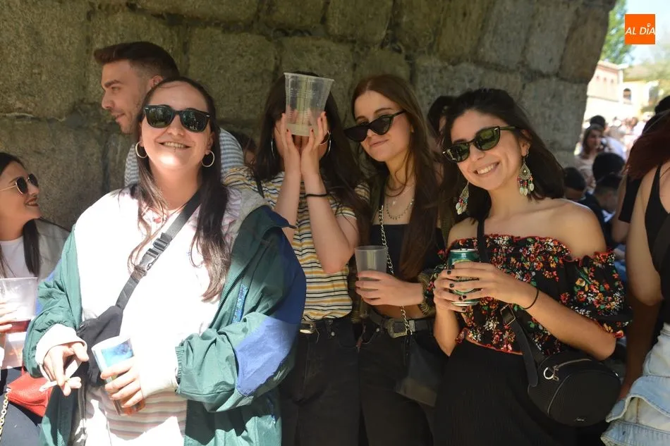 Foto 6 - El buen tiempo lanza a los salmantinos a disfrutar el tradicional Lunes de Aguas