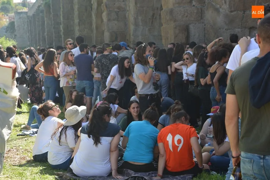 Foto 5 - El buen tiempo lanza a los salmantinos a disfrutar el tradicional Lunes de Aguas