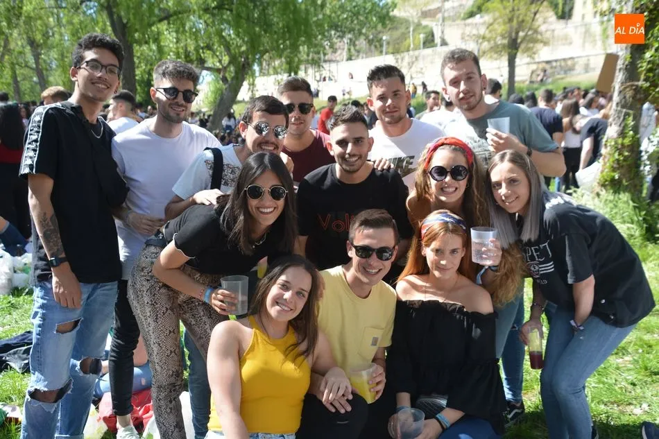 Foto 4 - El buen tiempo lanza a los salmantinos a disfrutar el tradicional Lunes de Aguas