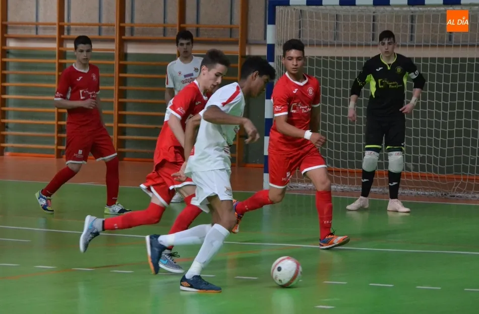 El III Cadete se queda sin victoria ante el Segovia a falta de 2 mientras que el Juvenil casi...