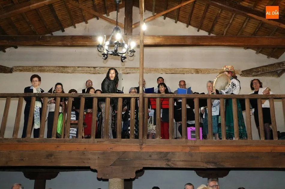 Foto 3 - La Virgen del Gozo recibe un multitudinario homenaje