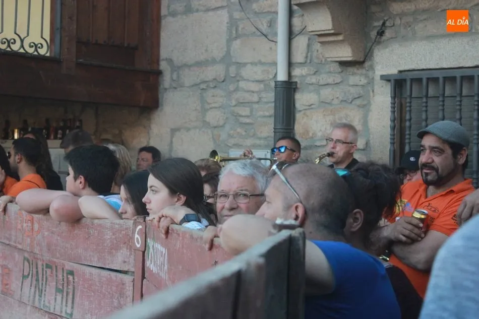 Foto 6 - Entretenida capea en Yecla de Yeltes con motivo de las fiestas de la Virgen del Castillo  