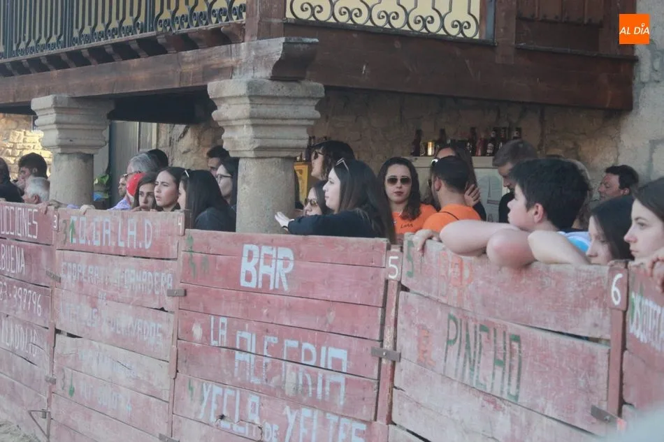 Foto 3 - Entretenida capea en Yecla de Yeltes con motivo de las fiestas de la Virgen del Castillo  