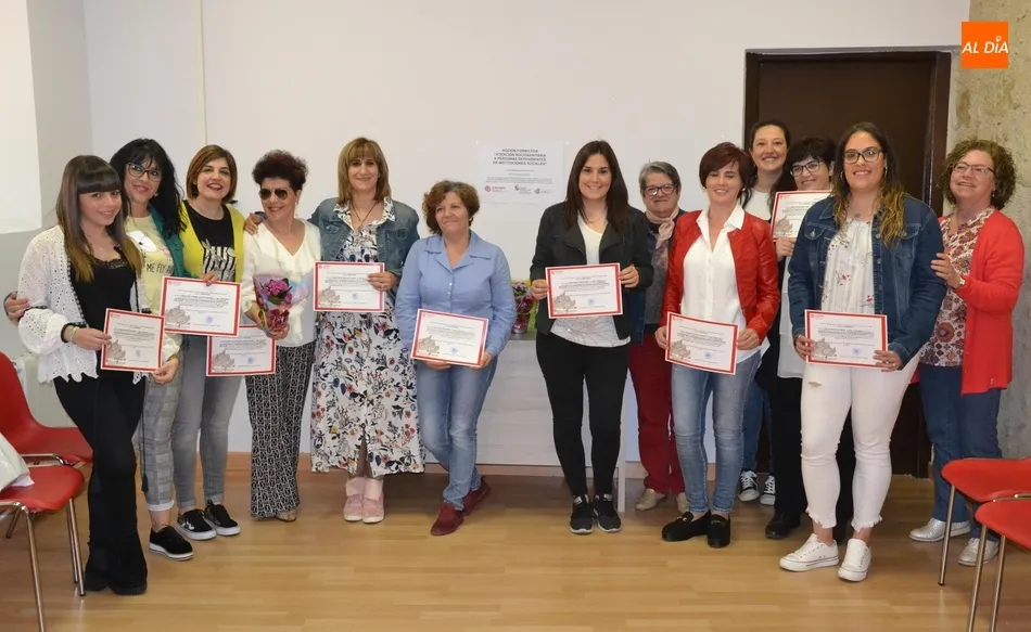 Doce mujeres finalizan su formación en la atención sociosanitaria a personas dependientes  