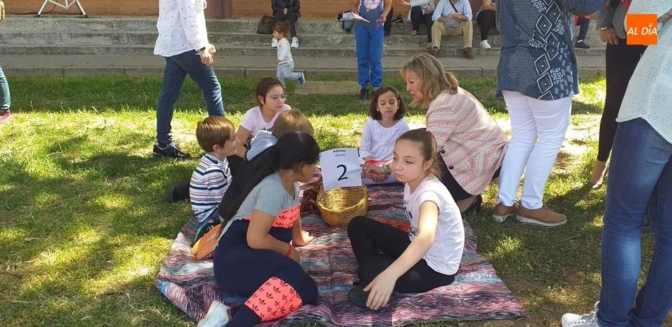 Foto 10 - Entra&ntilde;able lectura continuada de &lsquo;El Lazarillo de Tormes&rsquo; en el CEIP del mismo nombre