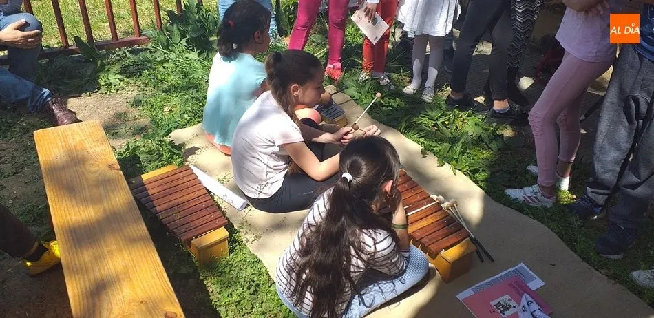 Foto 6 - Entra&ntilde;able lectura continuada de &lsquo;El Lazarillo de Tormes&rsquo; en el CEIP del mismo nombre