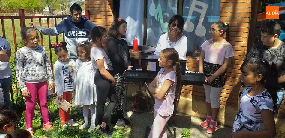 Foto 5 - Entra&ntilde;able lectura continuada de &lsquo;El Lazarillo de Tormes&rsquo; en el CEIP del mismo nombre