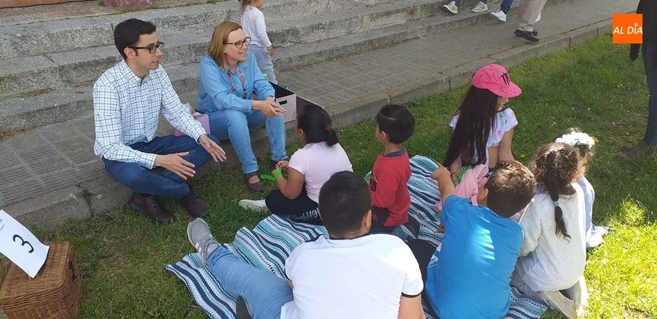 Foto 3 - Entra&ntilde;able lectura continuada de &lsquo;El Lazarillo de Tormes&rsquo; en el CEIP del mismo nombre