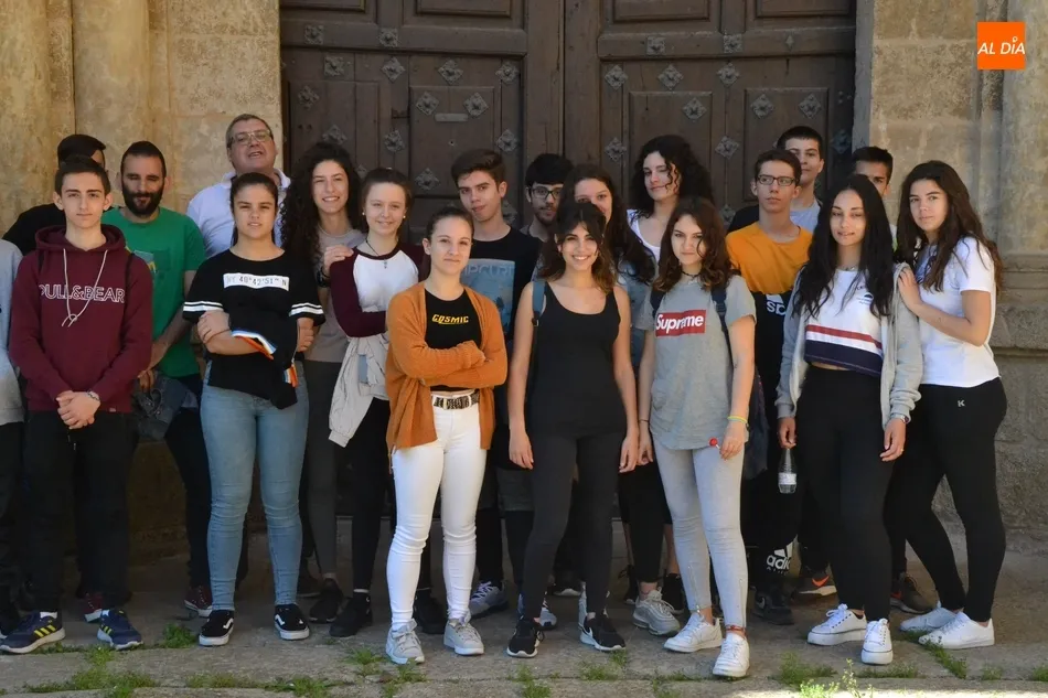 Foto 5 - Alumnos de 4&ordm; de la ESO del IES Fray Diego Tadeo conocen mejor la Catedral  