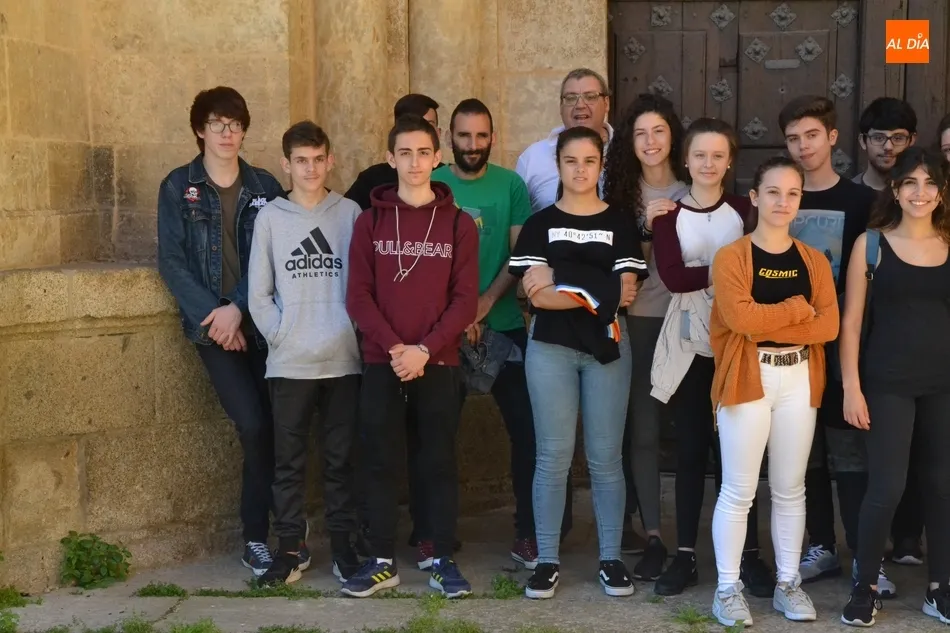 Foto 6 - Alumnos de 4&ordm; de la ESO del IES Fray Diego Tadeo conocen mejor la Catedral  
