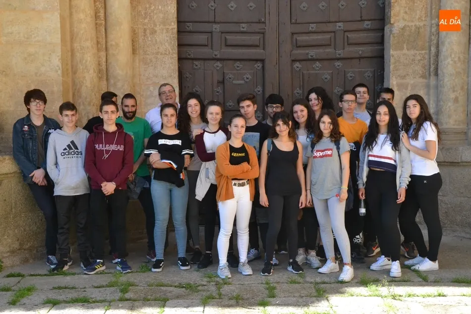 Alumnos de 4º de la ESO del IES Fray Diego Tadeo conocen mejor la Catedral  
