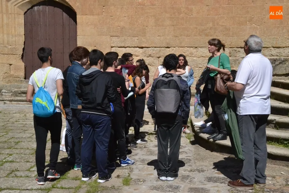 Foto 4 - Alumnos de 4&ordm; de la ESO del IES Fray Diego Tadeo conocen mejor la Catedral  