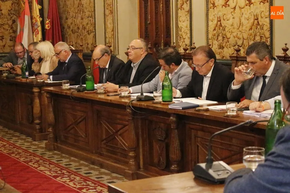 Foto 10 - Acuerdo un&aacute;nime en la Diputaci&oacute;n para reclamar un plan m&aacute;s ambicioso para el retorno de los...