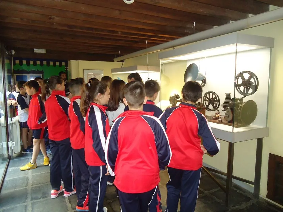 Foto 8 - Alumnos de Primaria del Colegio Padres Trinitarios visitan la Filmoteca  