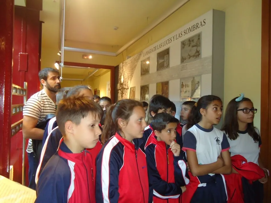 Foto 6 - Alumnos de Primaria del Colegio Padres Trinitarios visitan la Filmoteca  