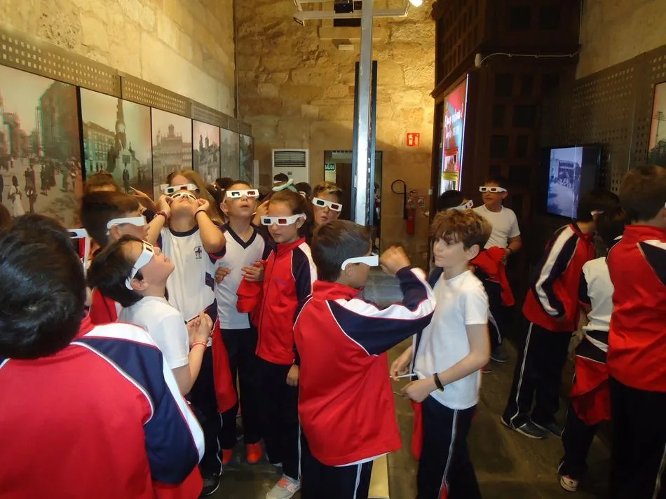 Foto 3 - Alumnos de Primaria del Colegio Padres Trinitarios visitan la Filmoteca  