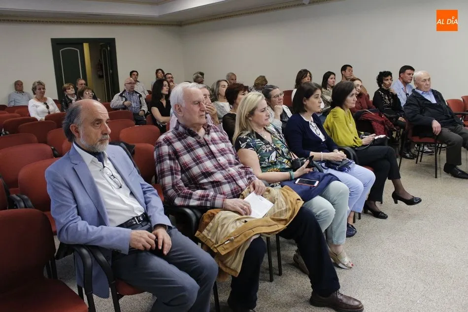 Foto 2 - Antonio Colinas analiza sus dos &uacute;ltimas obras en un ameno encuentro con los lectores en el Liceo