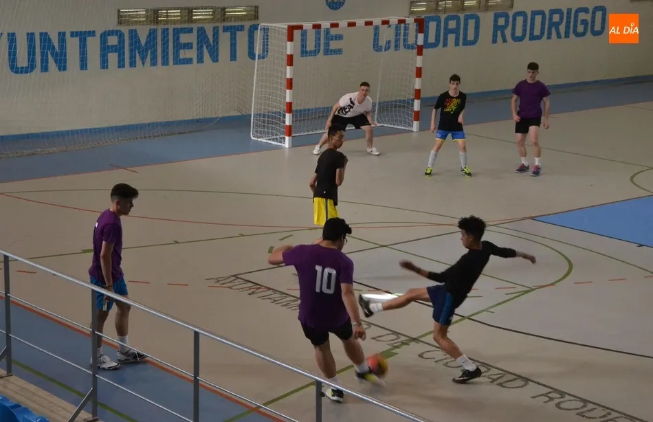 Doce equipos en 3 categorías disputan la novedosa versión intersemanal del Trofeo San Cayetano  