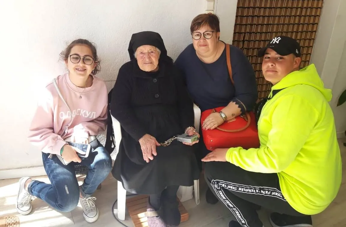 Foto 4 - Un grupo de 60 mirobrigenses disfruta de F&aacute;tima y Nazar&eacute;  