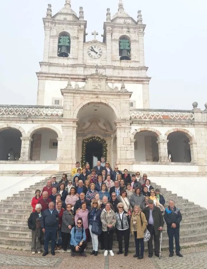 Foto 2 - Un grupo de 60 mirobrigenses disfruta de F&aacute;tima y Nazar&eacute;  
