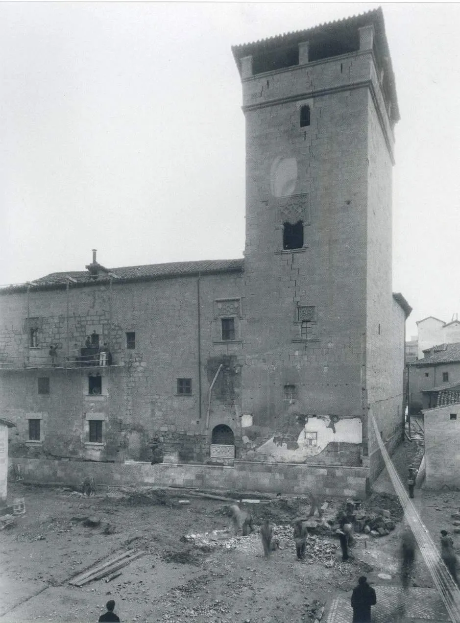 Foto 3 - La restauraci&oacute;n de la Torre del Aire, a mediados del XX